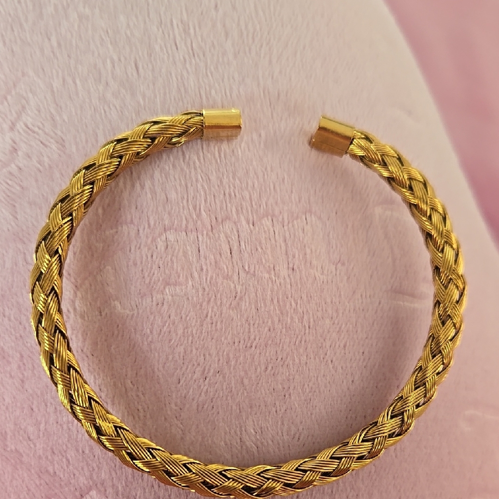 Elegant Gold Braided Bracelet